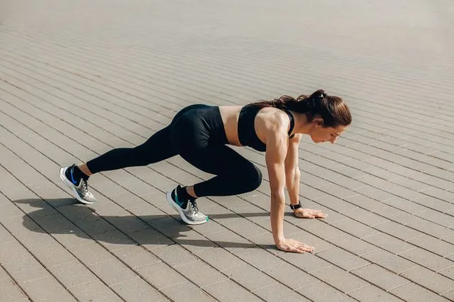Legginsy sportowe damskie — jak wybrać najlepsze?
